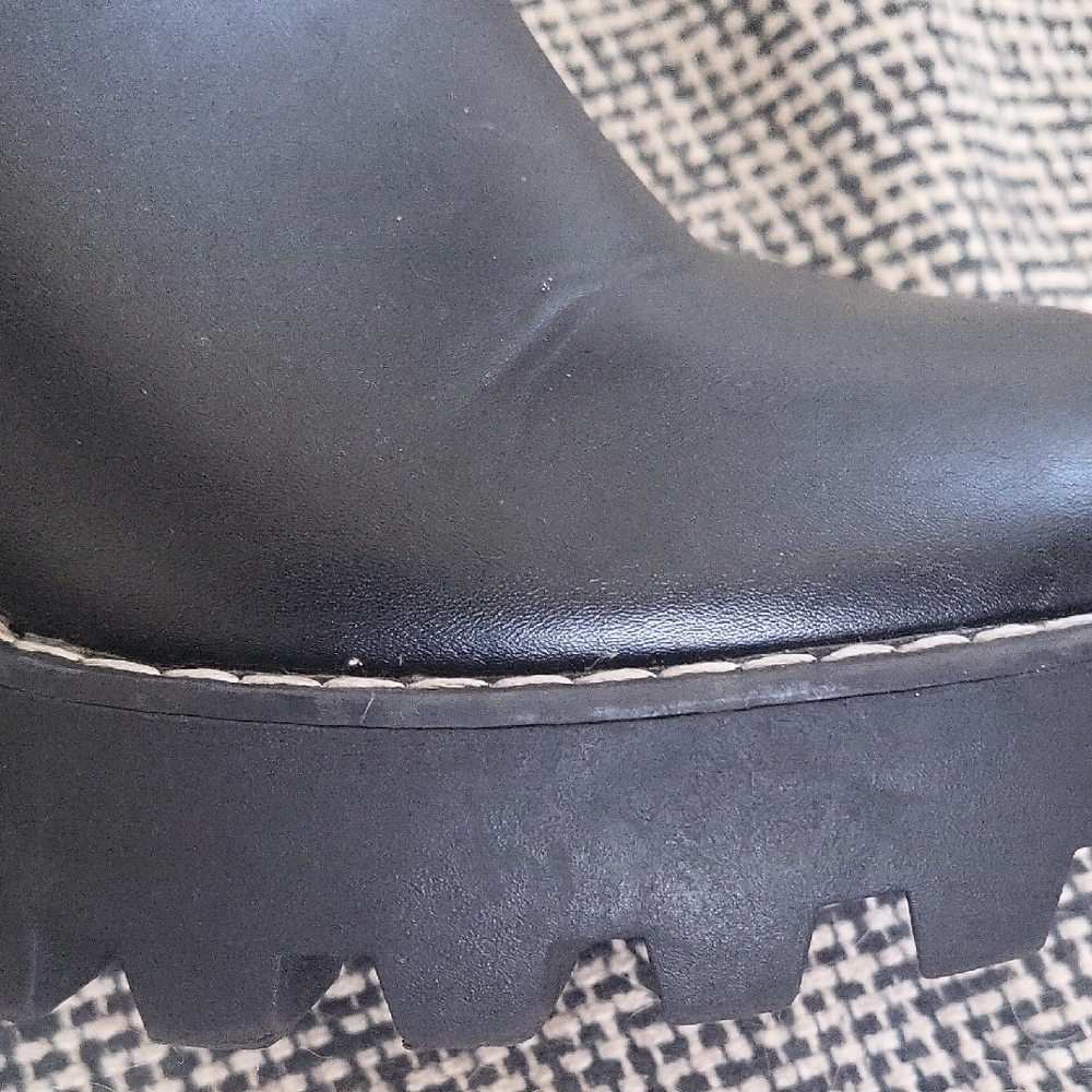 Black Booties On Platform. - Picture 7 of 8
